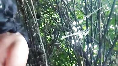Desi lover girl sucking cock in the roadside bush