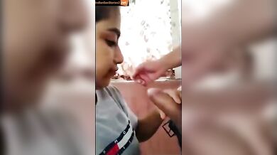 Young desi niece sucking chacha ka lund