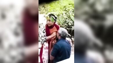 Public park budha budhi boobs sucking viral mms