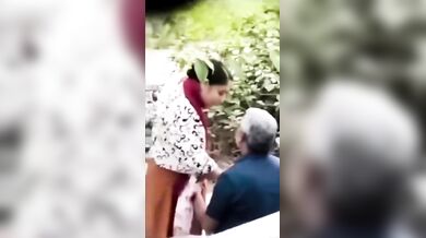 Public park budha budhi boobs sucking viral mms