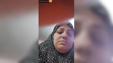 Mature baloch housewife showing both her holes!