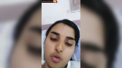 Viral girl playing with her pussy and showing in video