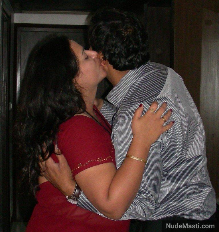 Sexy desi aunty looking hot in red saree