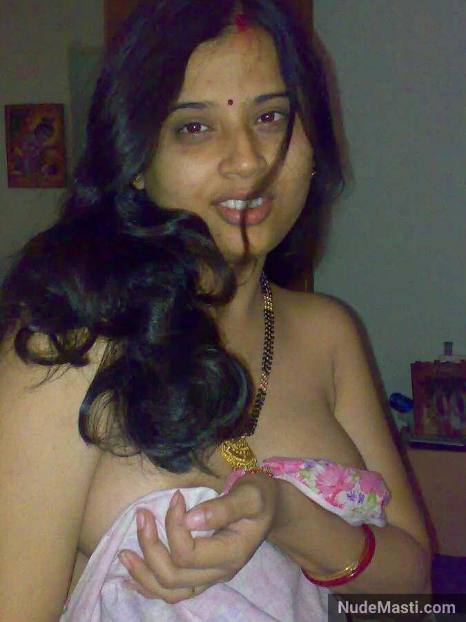Erotic nude pic of hot mallu housewife