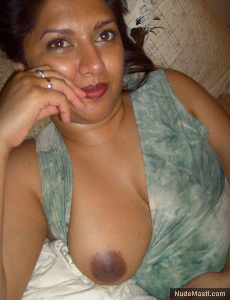 busty mumbai call center girl showing big boob and dark nipple
