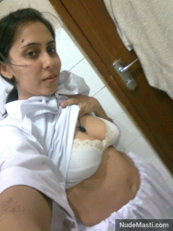 hot indian muslim nurse nude selfie