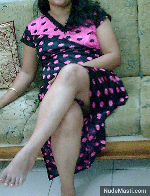 indian bhabhi with sexy thighs