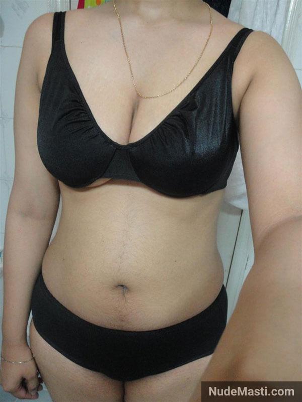 teen indian girlfriend nude selfie photo