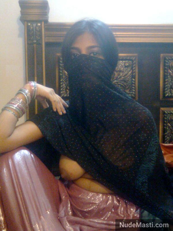 teenage girl posing nude for bf