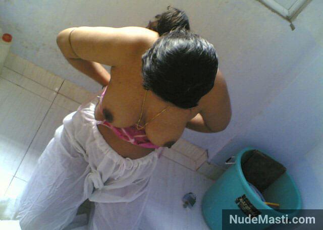 amateur tamil wife nude inside bathroom