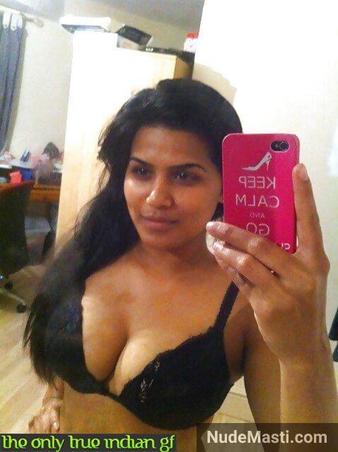 sexy desi gf nude selfie