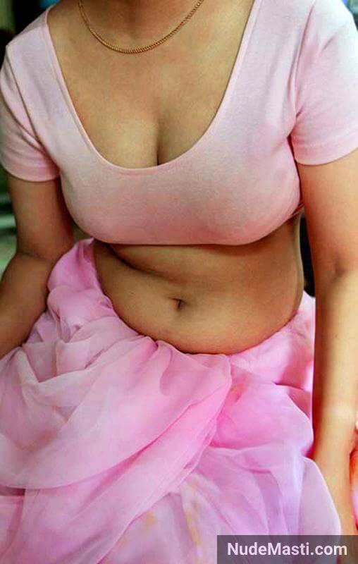 desi housewife big cleavage in saree and blouse