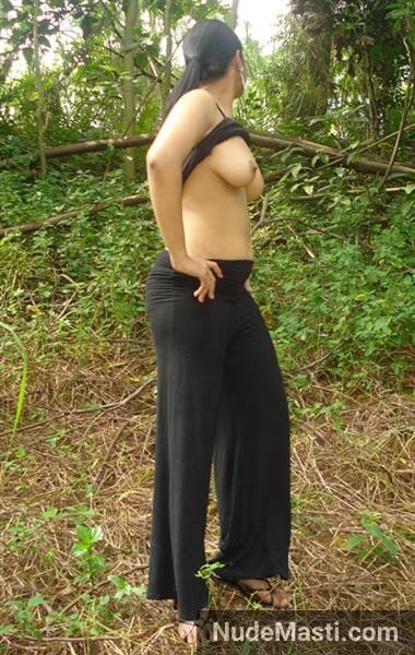 desi indian girlfriend stripping public park