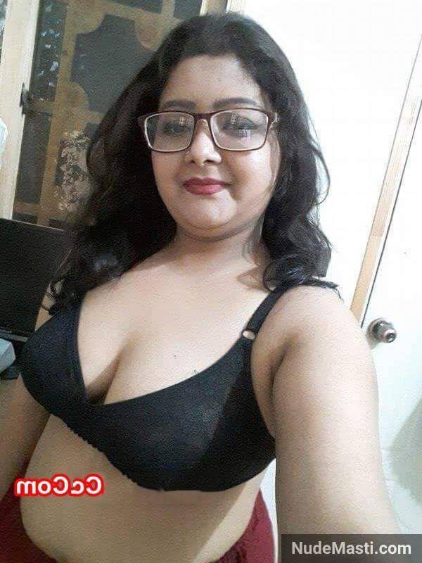 busty muslim aunty in black bra