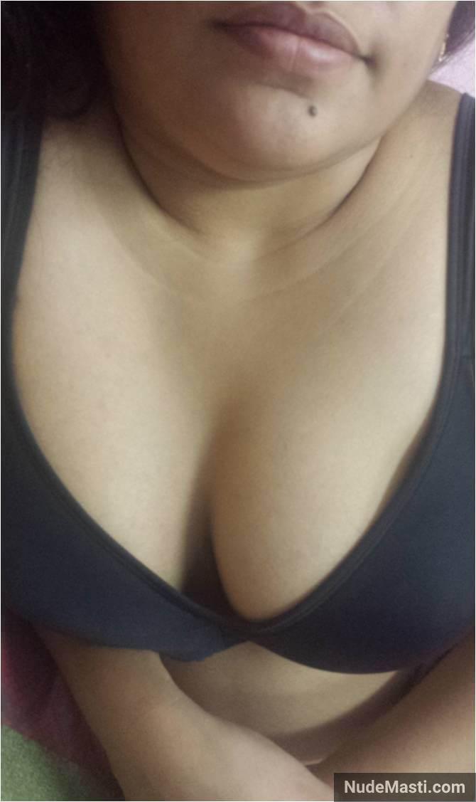 hot Indian deep cleavage of busty aunty