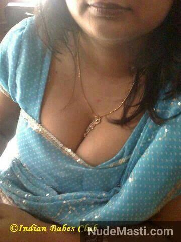 hot Indian deep cleavage muslim wife