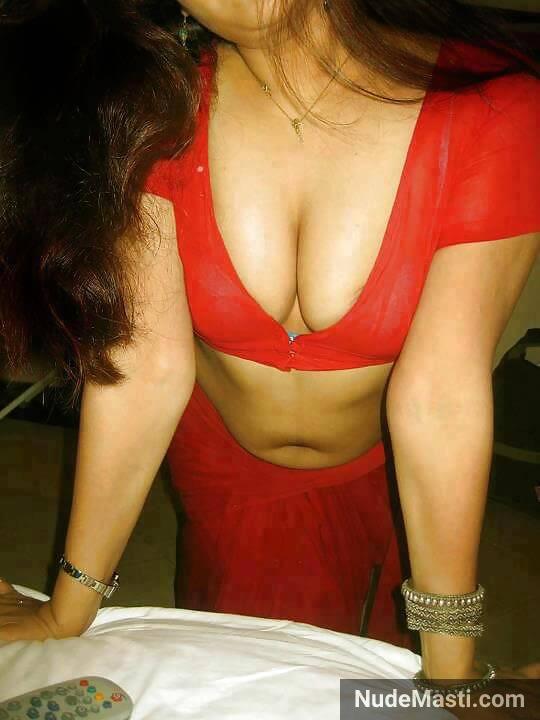 hot Indian deep cleavage of office secretary