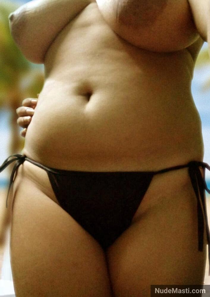 Sexy gujarati bhabhi topless