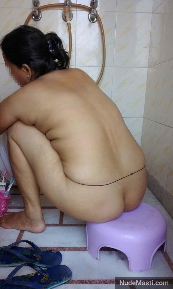 Nude Indian bhabhi hot rear view