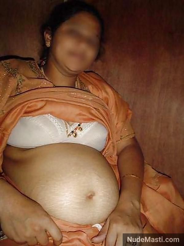 Chubby Bangalore aunty getting nude